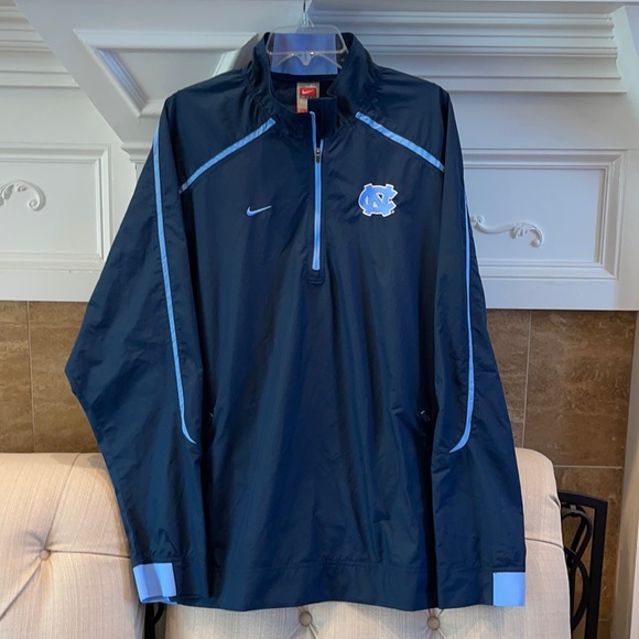 unc windbreaker
